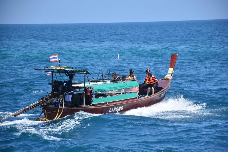 Koh Lanta: 4 Islands and Emerald Cave Tour by Longtail Boat - The ride from Koh Lanta to Koh Chueak