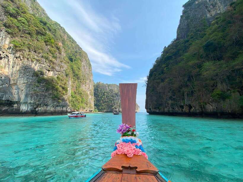 Koh Phi Phi: Maya Bay Private Longtail Boat Tour - Loh Samah Bay and the ride between stops