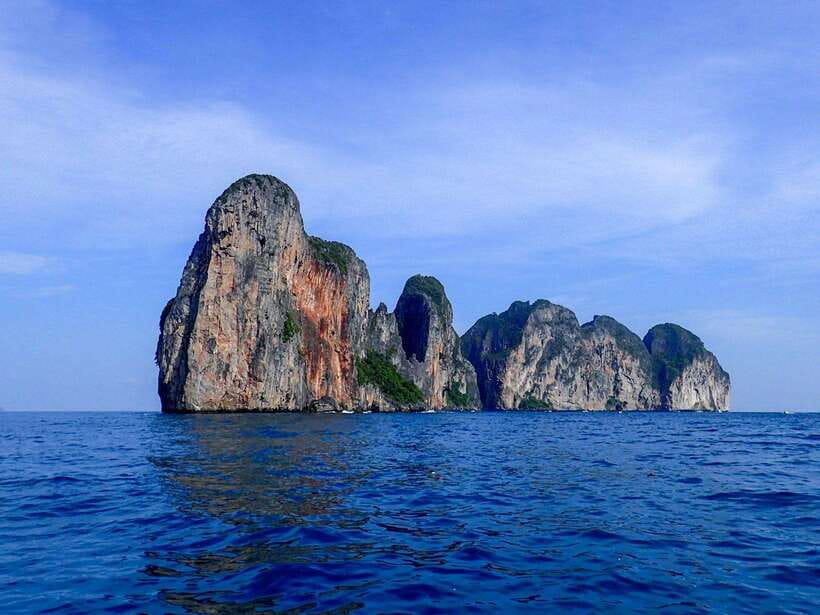 Koh Phi Phi: Maya Bay Private Longtail Boat Tour - Pileh Lagoon, the best place to swim