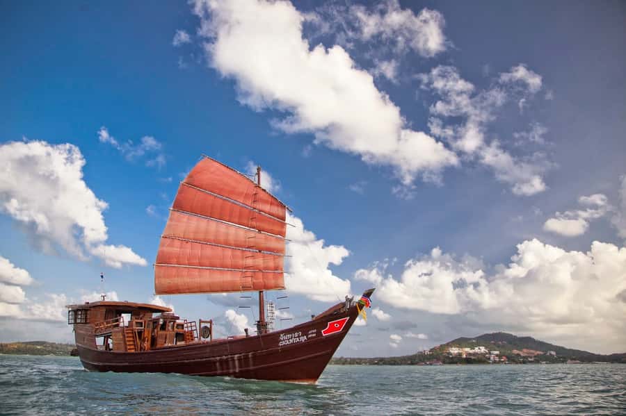 Koh Samui: Koh Phangan Island Full-Day Cruise with Sunset - Crew, Languages, and Comfort on Board