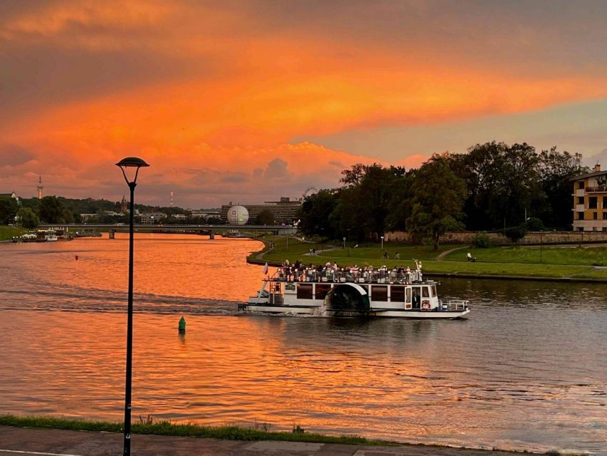 Krakow: 1-Hour Evening Vistula River Cruise - Dębnicki Bridge and the Norbertine convent