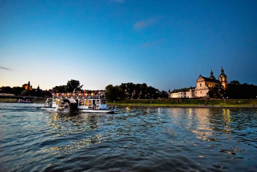 Krakow: 1-Hour Evening Vistula River Cruise - Dębniki and the Rudawa river junction