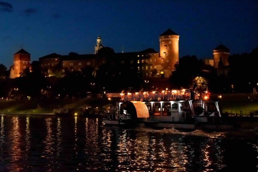 Krakow: 1-Hour Evening Vistula River Cruise - The Manggha Centre and Krakow’s modern riverfront