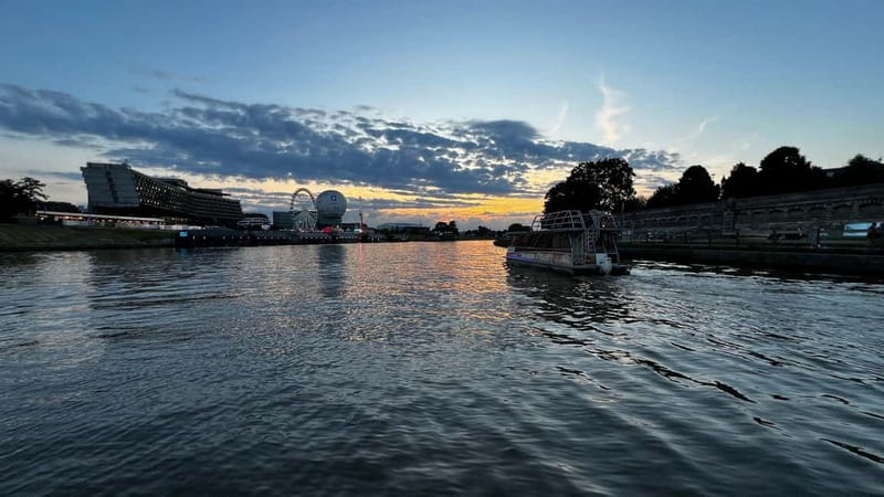Krakow: Day or Night Vistula River Cruise with Audio Guide - Key points to know before boarding