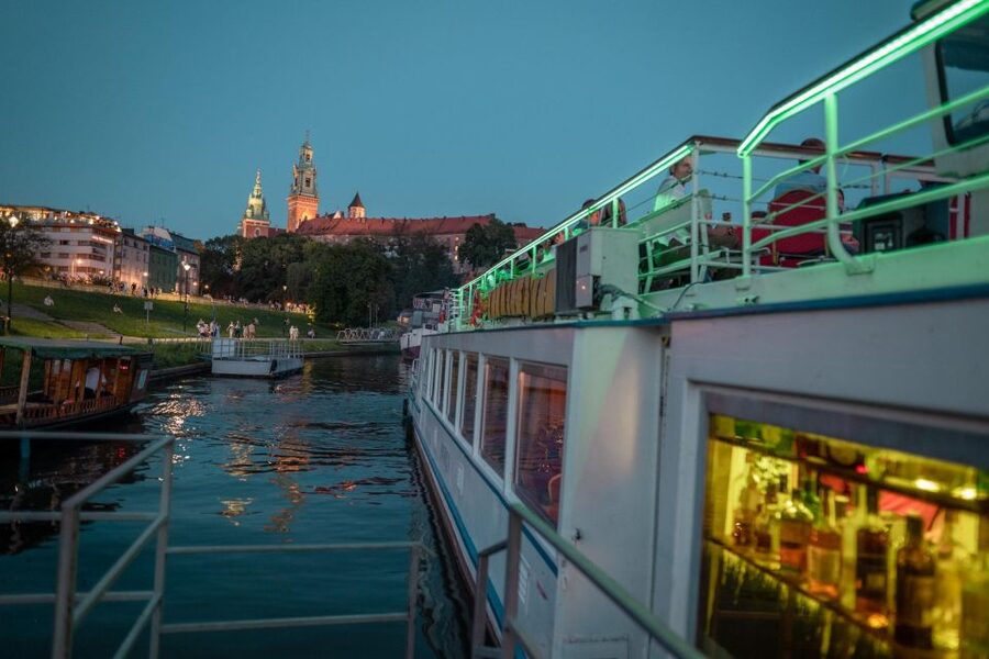 Krakow: Evening Cruise with a Glass of Wine - Kazimierz and the bridges