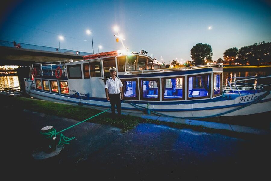 Krakow: Evening Cruise with a Glass of Wine - What the drink options really offer