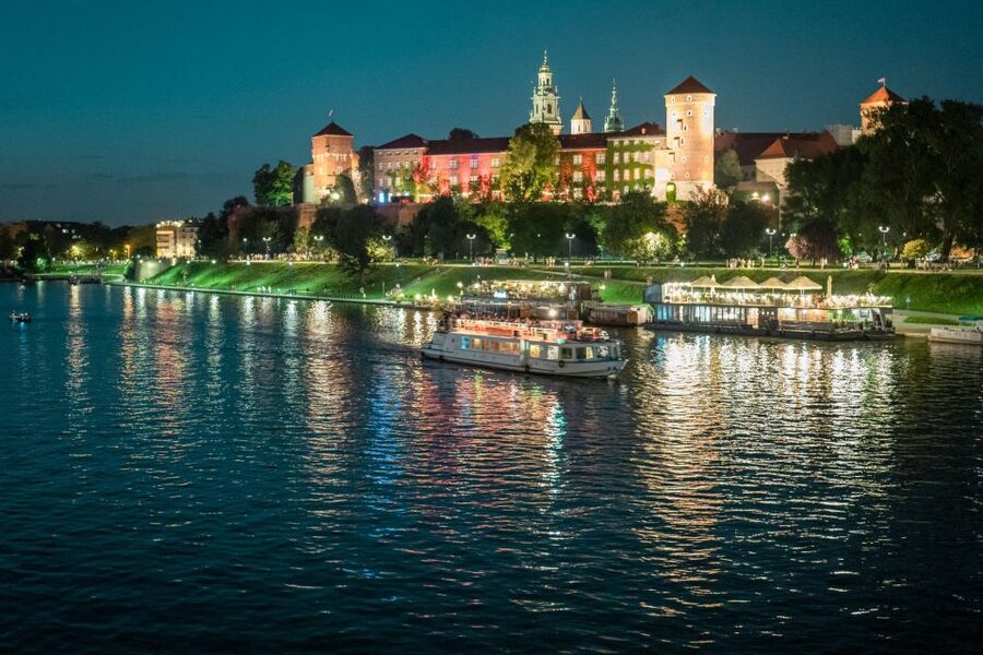 Krakow: Evening Cruise with a Glass of Wine - Upstream toward the Norbertine convent