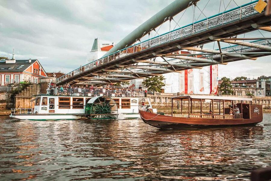 Krakow: Sightseeing Cruise by Vistula River - Manggha Museum and Krakow’s modern riverfront