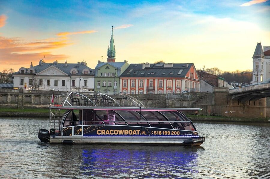 Krakow: Sightseeing Cruise on Vistula River with Audio Guide - Wawel Castle, Cathedral, and the famous dragon