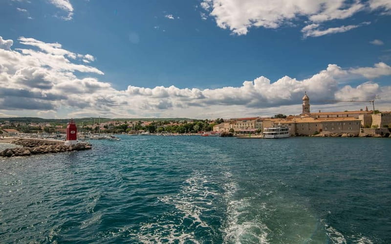 Krk: Golden Beach and Blue Cave Cruise with Welcome Drink - Looking for dolphins by Plavnik’s fish farm