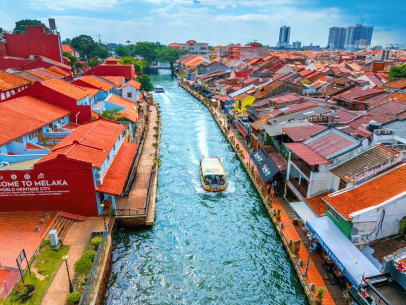 Kuala Lumpur: Malacca Day Trip with River Cruise and Lunch - Harmony Street puts several faiths within one walk