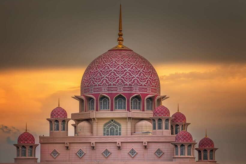 Kuala Lumpur: Putrajaya Tour with Traditional Boat Cruise - The Prime Minister’s Office and Seri Perdana