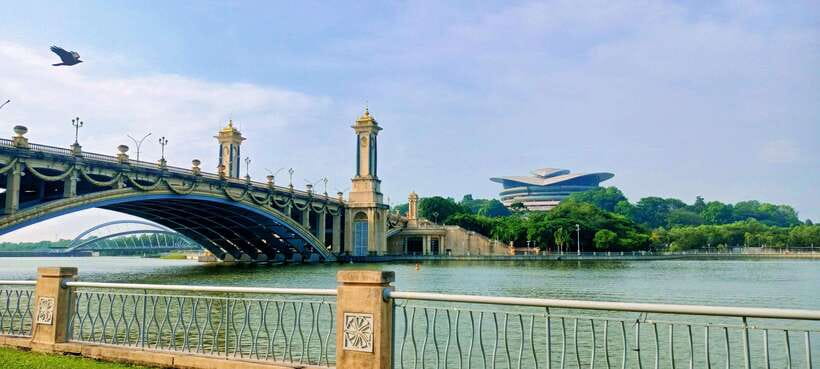 Kuala Lumpur: Putrajaya Tour with Traditional Boat Cruise - The drive from KL and the pickup details