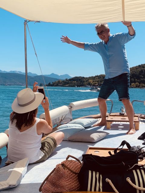 La Spezia: Cinque Terre and Portovenere Full-Day Boat Tour - Food, music, and the mood on board