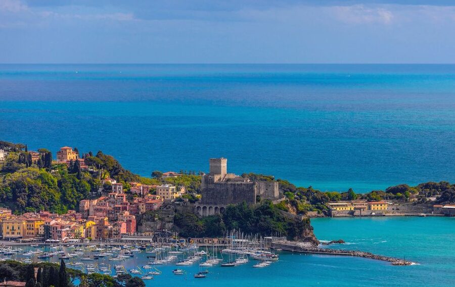 La Spezia: Cinque Terre and Portovenere Full-Day Boat Tour - Red rocks, Le Rosse, and the first swim