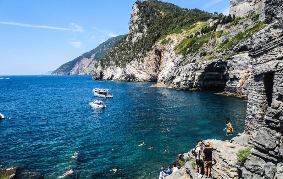 La Spezia: Cinque Terre and Portovenere Full-Day Boat Tour - Monesteroli and the best time for lunch