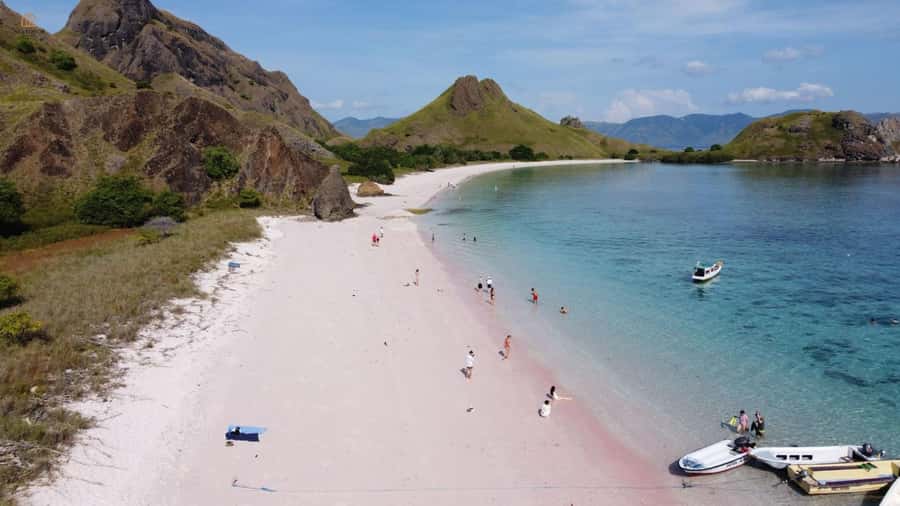 Labuan Bajo: 2D1N Komodo & Pink Beach Shared Boat Tour - Why this two-day route works so well