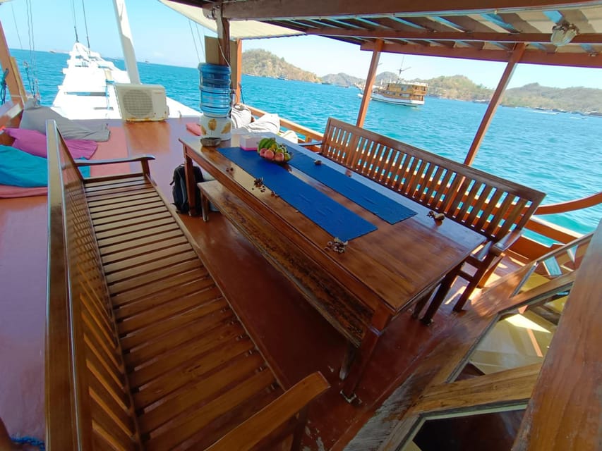 Labuan Bajo: 2D1N Komodo & Pink Beach Shared Boat Tour - Pink Beach for swimming and sand