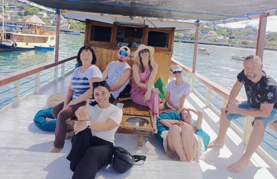 Labuan Bajo: 2D1N Komodo & Pink Beach Shared Boat Tour - Komodo Island and the ranger walk