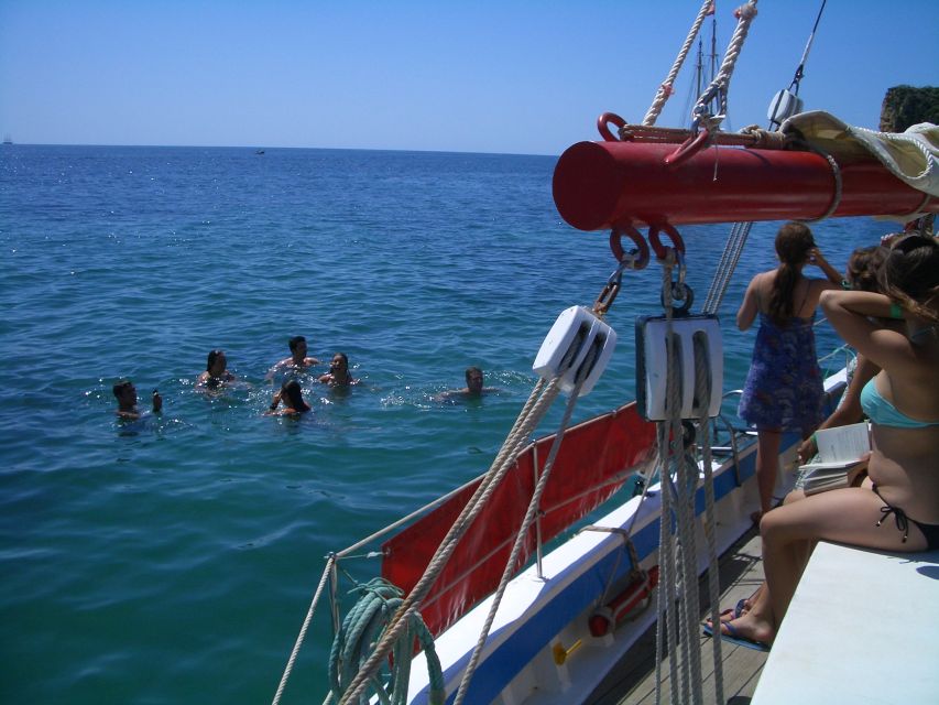 Lagos: Ponta Piedade Sail & Caves Cruise w/Portuguese Tapas - What happens while groups visit the caves