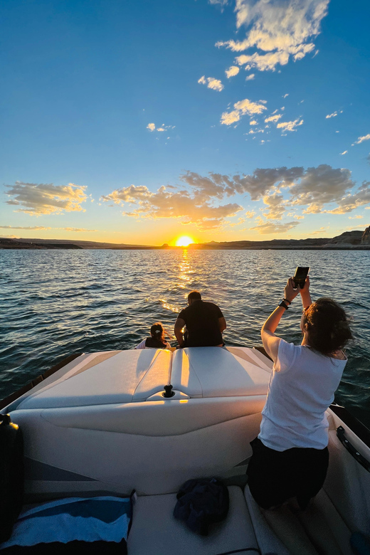 Lake Powell: Antelope Canyon 2-Hour Photo Boat Tour - Who should book this Lake Powell tour