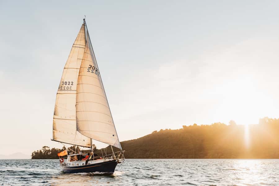 Lake Taupo: Classical Sailing to the Māori Rock Carvings - Key points at a glance