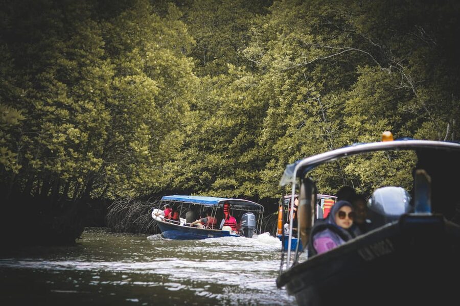 Langkawi: Island Hopping Shared Boat Tour - Pulau Singa Besar and the eagle show