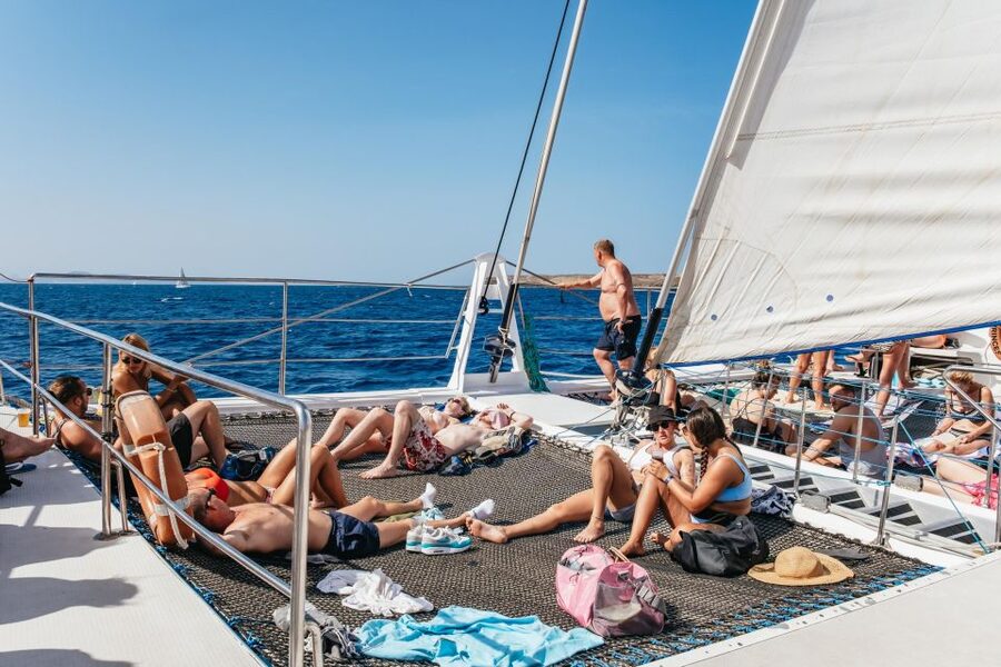 Lanzarote: Day Trip to the Papagayo Beaches by Catamaran - Lunch, sangria, and the practical value of the open bar