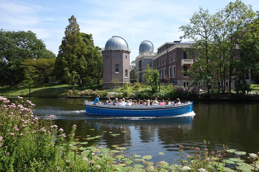Leiden: Cruise through the Historic City Center with Guide - The guide’s role and the language question