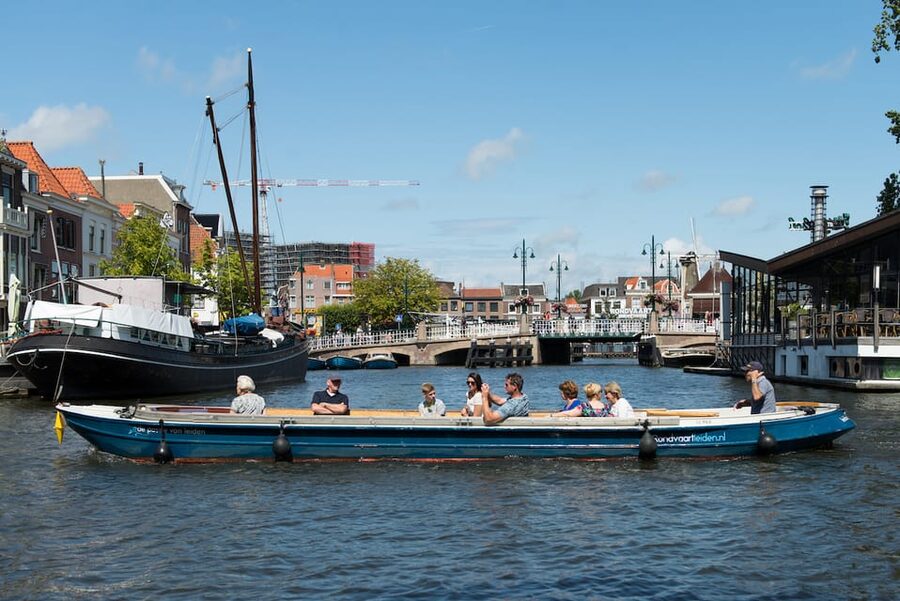 Leiden: Guided City Canal Cruise - Practical timing and booking advice