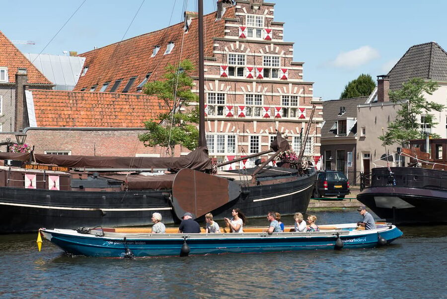 Leiden: Guided City Canal Cruise - Sailing past City Hall and the old center