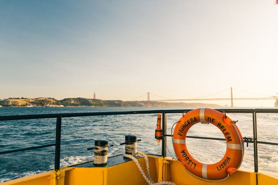 Lisbon: Boat Tour Ticket and Hop-on Hop-off 48-Hour Bus. - Starting at Restauradores Square