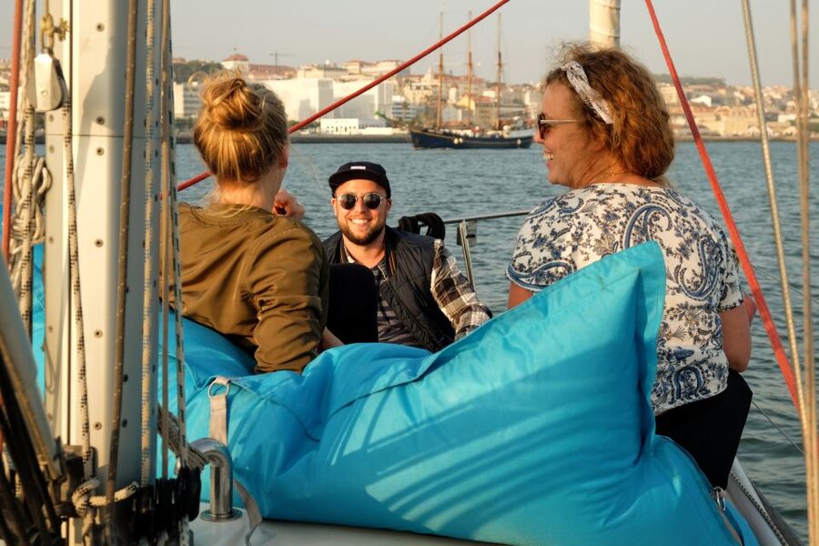 Lisbon: City Skyline Sailboat Cruise with Drink and Snacks - Across to Cacilhas and Cristo Rei