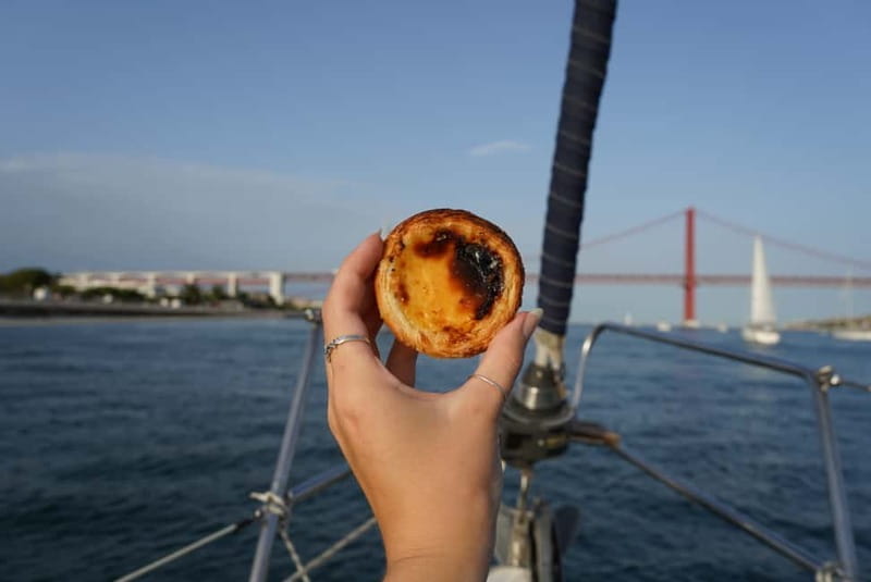 Lisbon: Daytime or Sunset Boat Cruise with History and Wine - Praça do Comércio and Lisbon’s old quarters