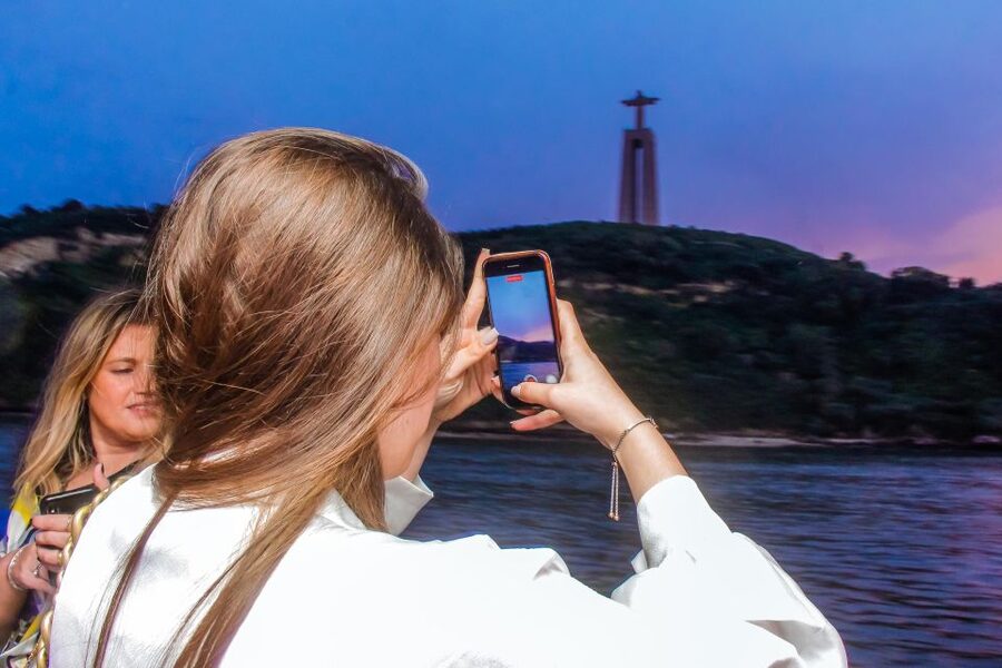 Lisbon: Disco Night Cruise with DJ and Open Bar - Key points to know before you book