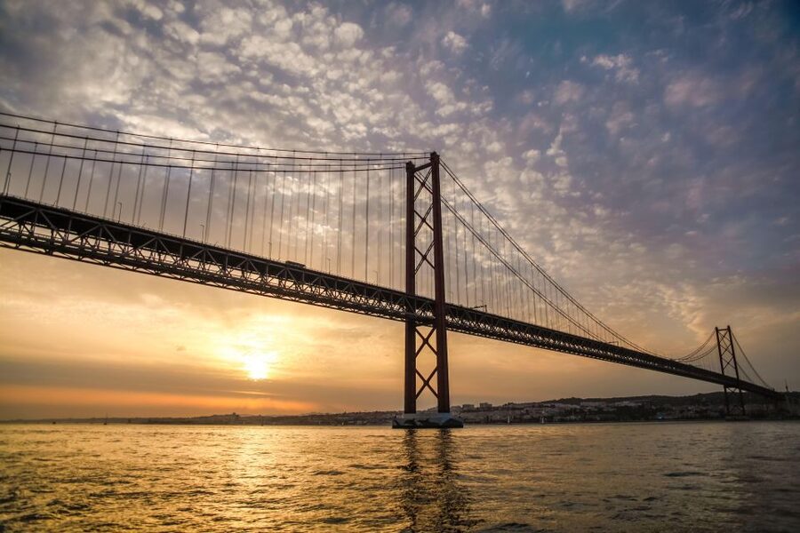 Lisbon: Disco Night Cruise with DJ and Open Bar - Belém Tower and the Monument to the Discoveries