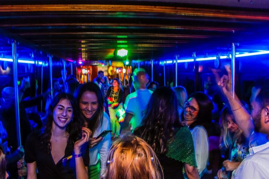 Lisbon: Disco Night Cruise with DJ and Open Bar - How crowded is the boat?