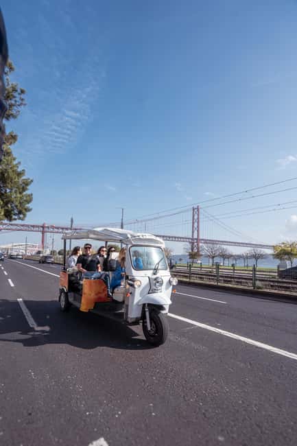 Lisbon: Private Tuk Tuk Tour with Optional Boat Cruise - What the guides add to the experience