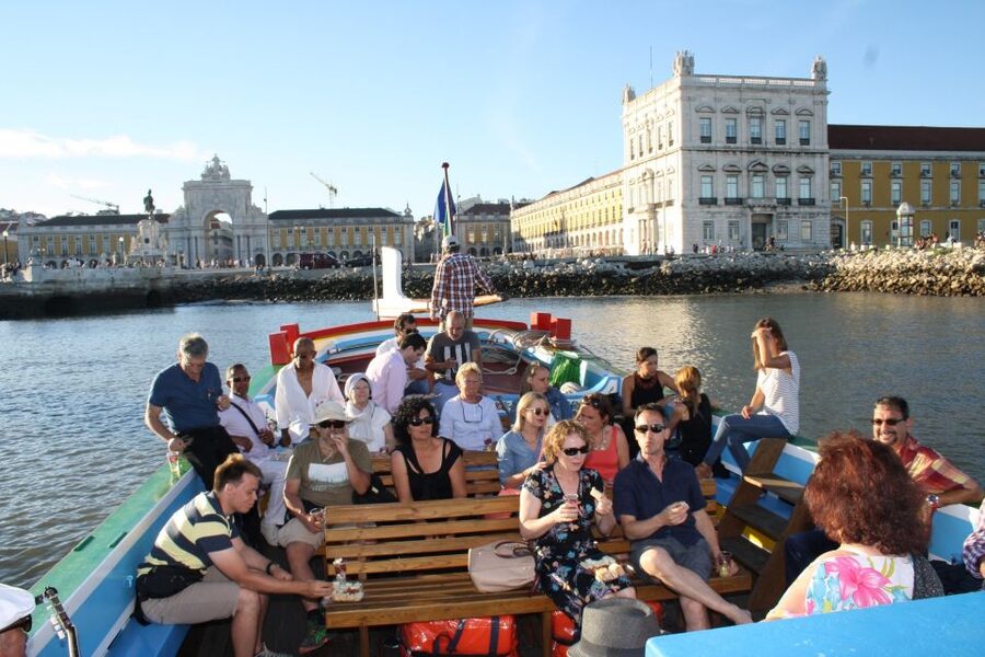 Lisbon: River Tagus Sightseeing Cruise in Traditional Vessel - Lisbon’s hills, castle, and cathedral from the Tagus