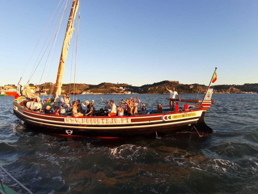 Lisbon: River Tagus Sightseeing Cruise in Traditional Vessel - Starting at Praça do Comércio