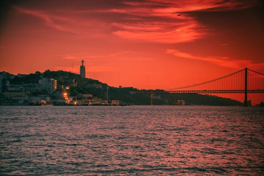 Lisbon: Sailboat Tour w/ Local Guide and Open Bar Green Wine - A small sailboat gives Lisbon room to breathe