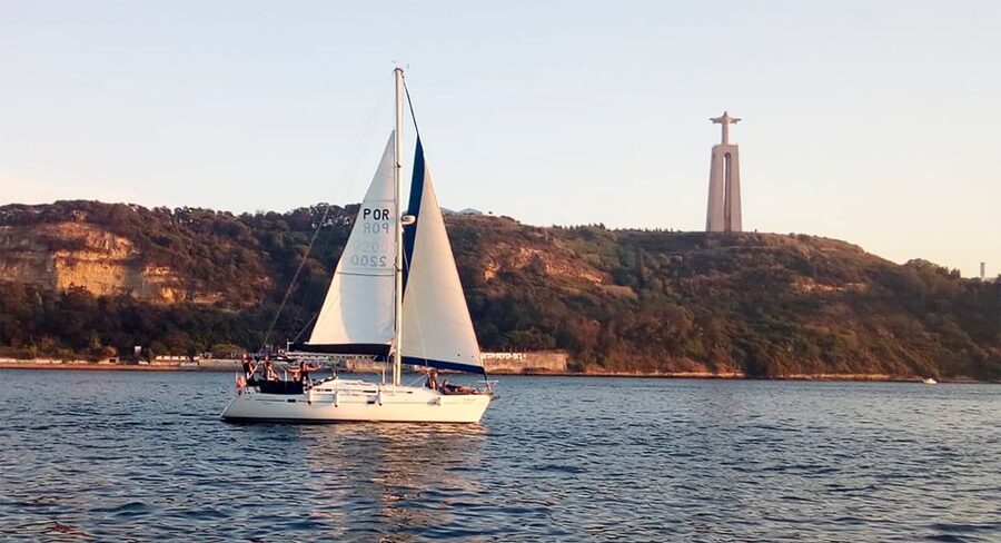 Lisbon: Sailing Tour with Wine and Snacks - Key points at a glance