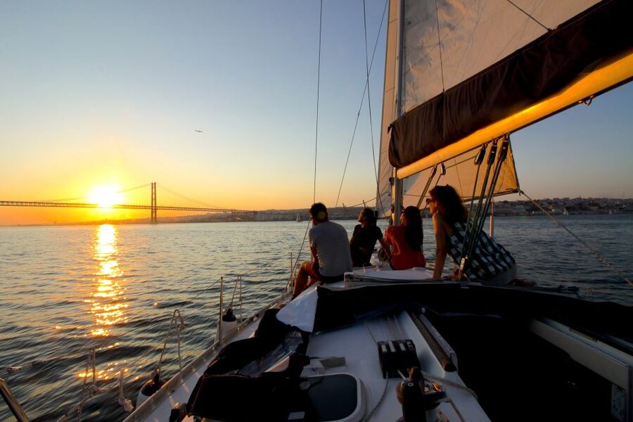 Lisbon: Sailing Tour with Wine and Snacks - Why sailing the Tagus feels different