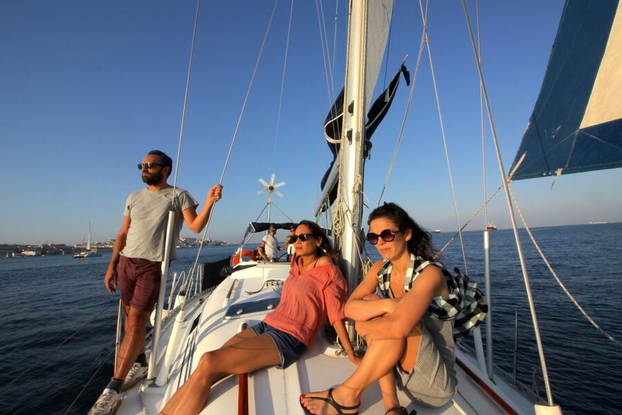 Lisbon: Sailing Tour with Wine and Snacks - Commerce Square and the first turn toward Cristo-Rei