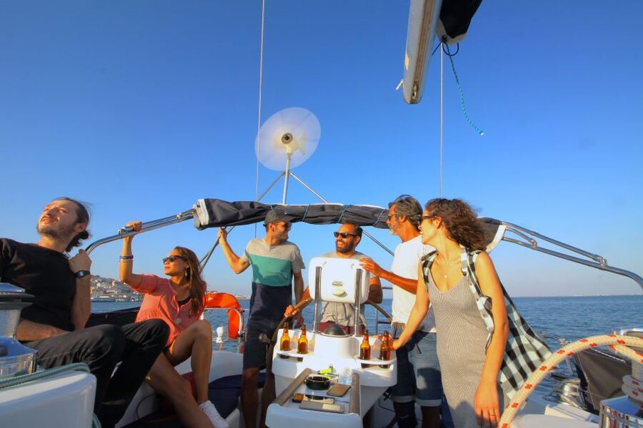 Lisbon: Sailing Tour with Wine and Snacks - The Discoveries Monument and the return route