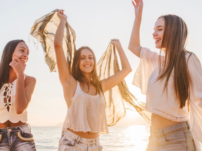 Lisbon: Sunset Boat Party Cruise with DJ and Open Bar - Boat size, comfort, and timing