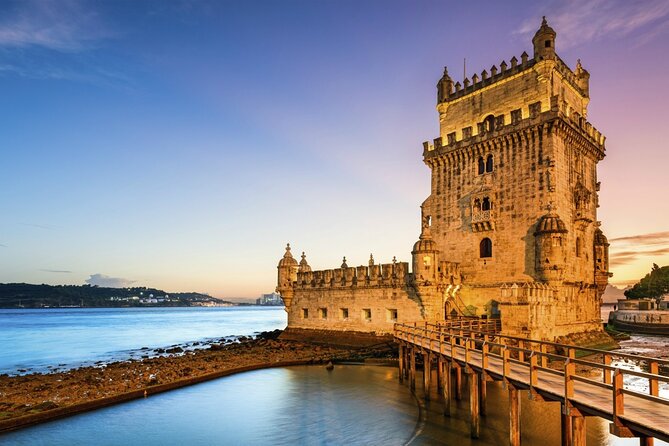Lisbon: Sunset Catamaran Boat Tour with Music and Drinks - Practical details that affect your evening