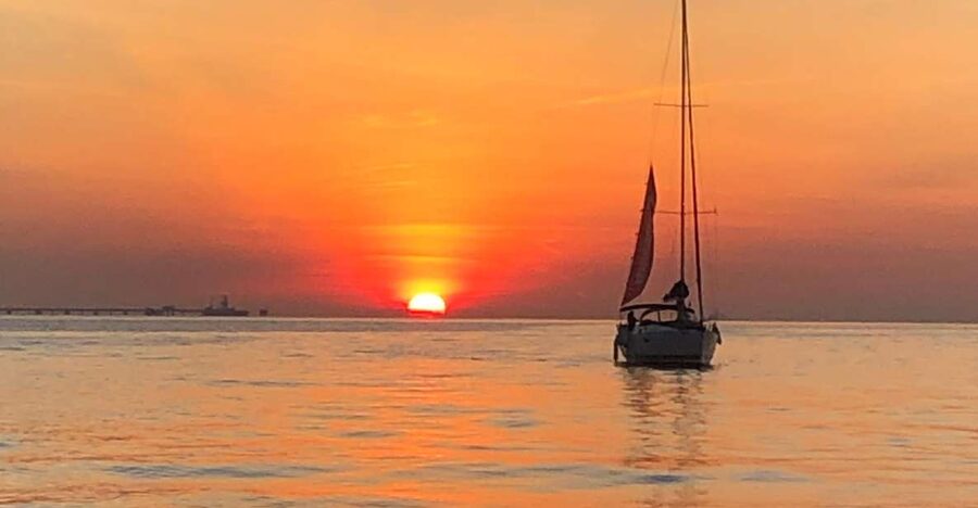 Lisbon: Sunset Cruise with Drinks - Why the Tagus is the best seat for Lisbon’s sunset