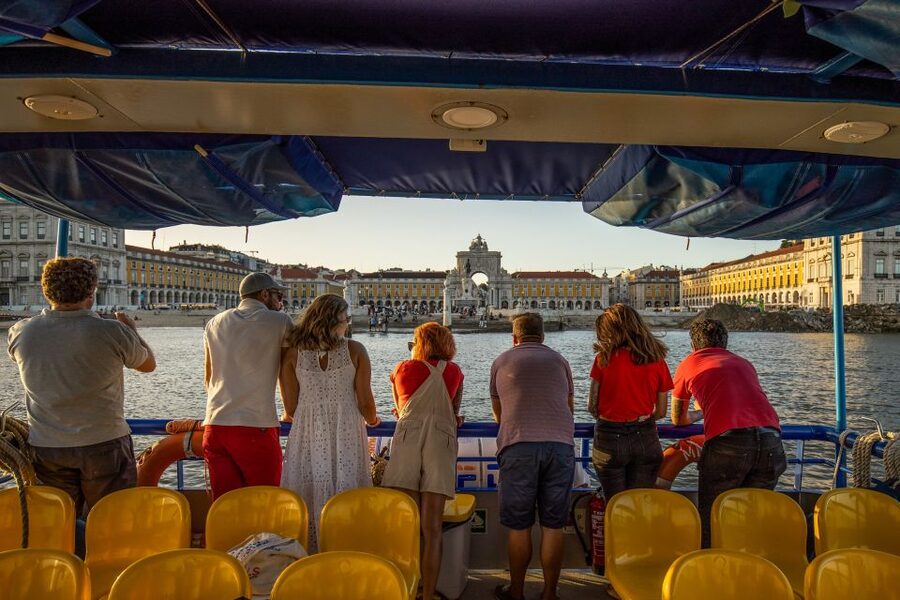 Lisbon: Sunset Cruise with Live DJ and Drinks - Who should book this cruise