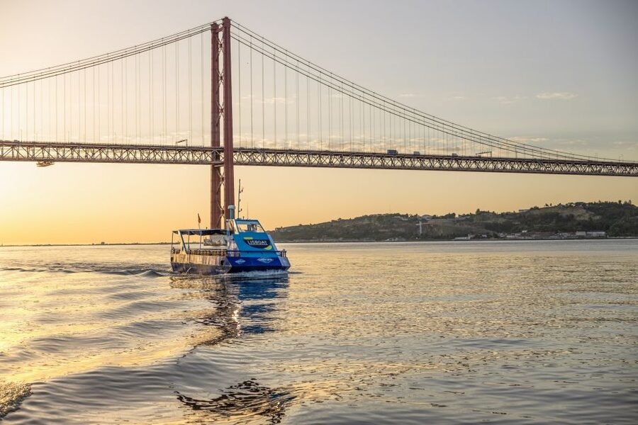 Lisbon: Sunset Cruise with Live DJ and Drinks - Alfama and the central waterfront